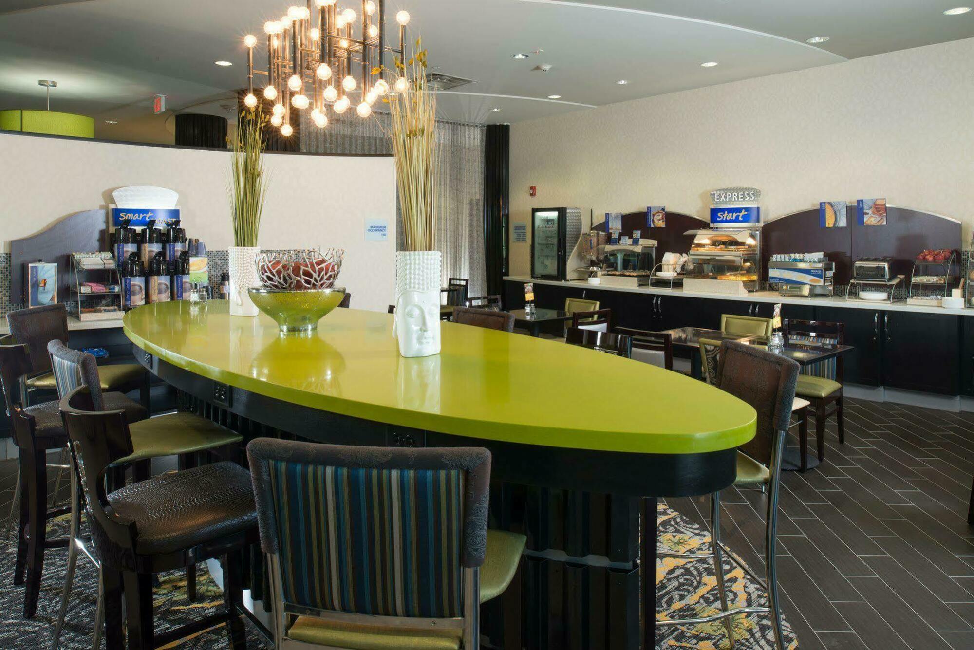 Holiday Inn Express Hotel & Suites North Kansas City By Ihg Kültér fotó